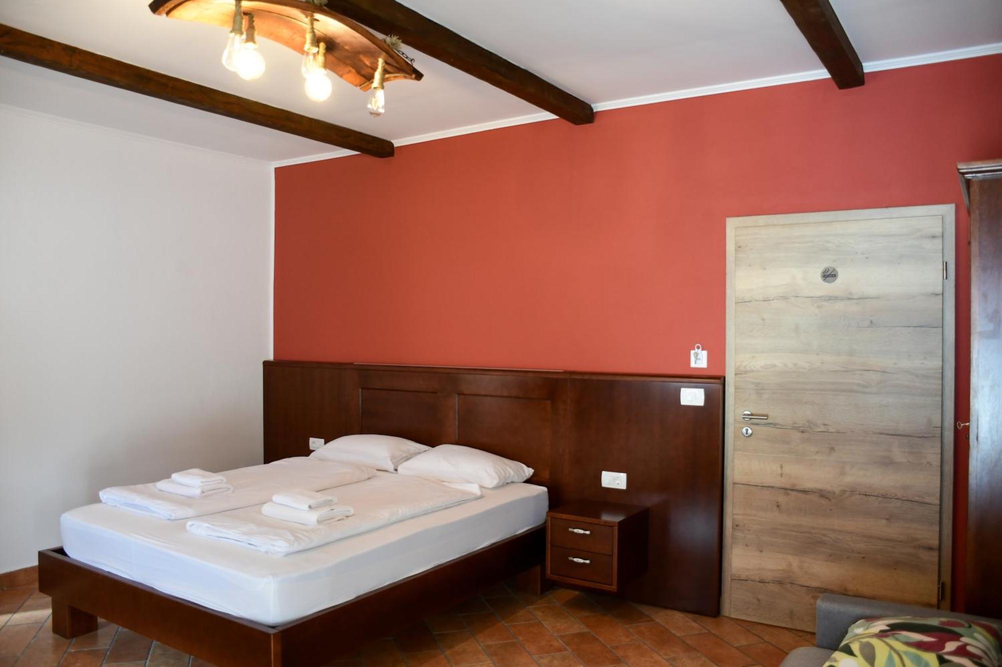 Razman Wine Rooms Gračišče Екстериор снимка