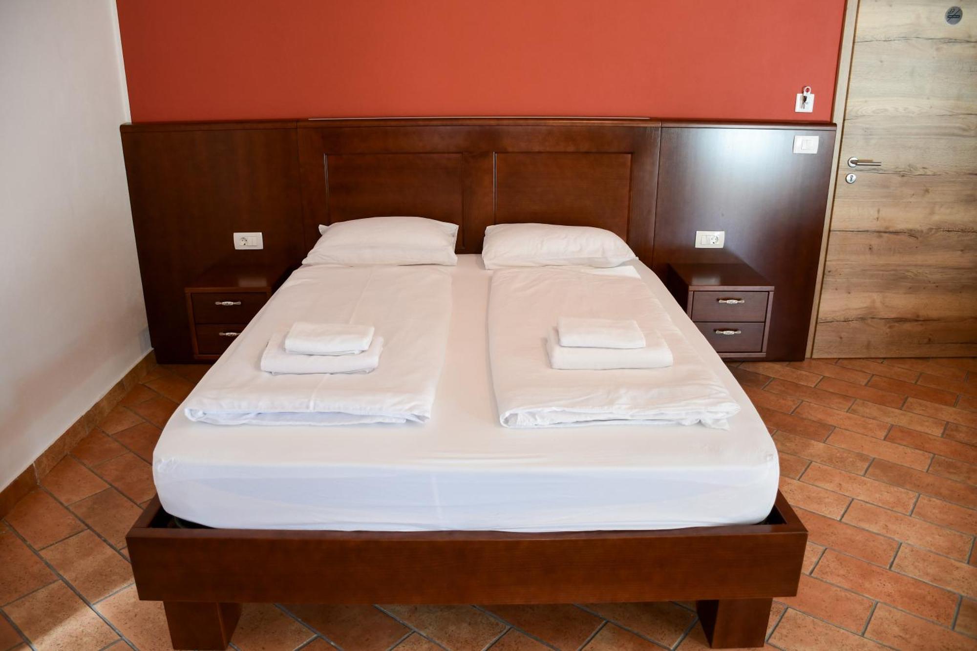 Razman Wine Rooms Gračišče Екстериор снимка