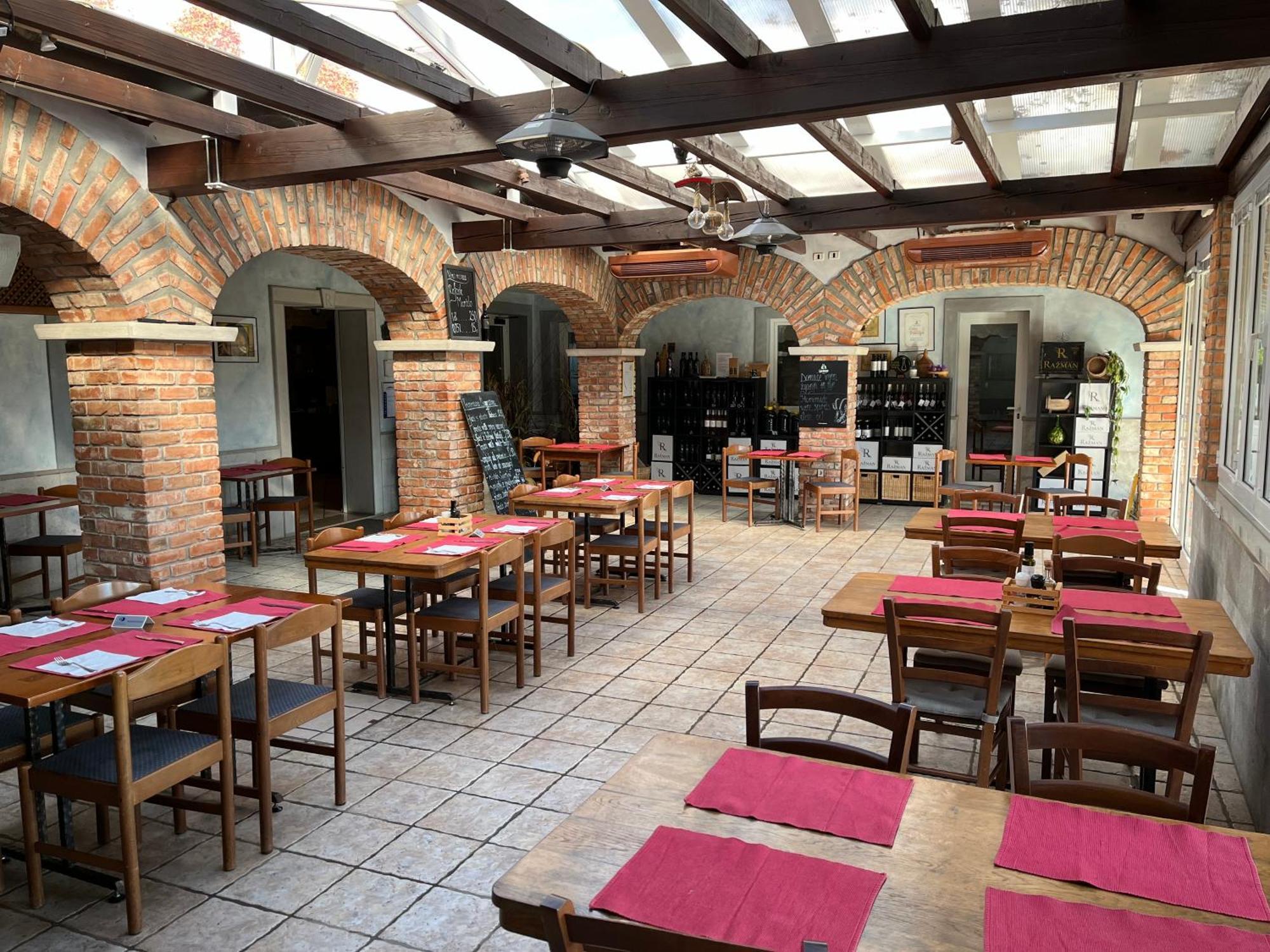 Razman Wine Rooms Gračišče Екстериор снимка