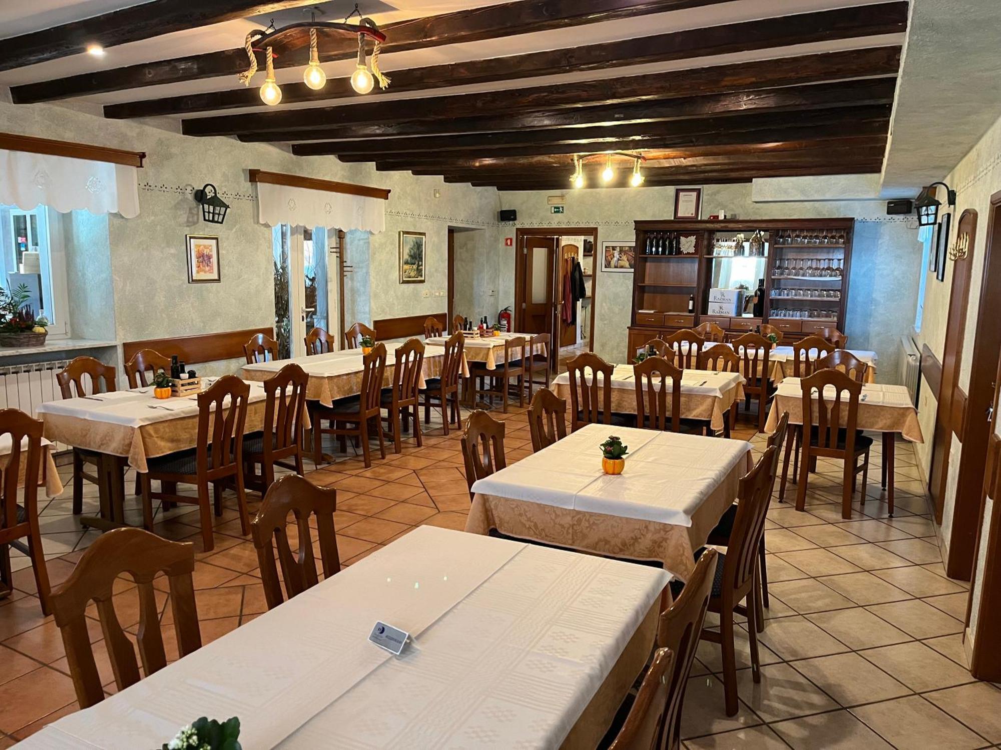 Razman Wine Rooms Gračišče Екстериор снимка